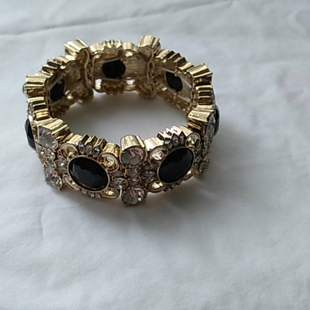 Black and "diamond" gold tone stretch bracelet